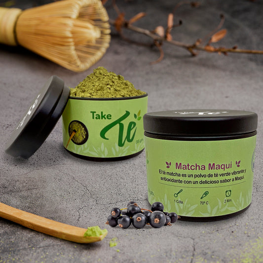 Té Matcha es un fino polvo pulverizando de hojas de Té Verde y  mezclado con maqui. Alto en antioxidantes, rico en fibra, clorofila y vitamina C, selenio zinc y magnesio, mejora el estado de ánimo y ayuda a la concentración. Aumenta el metabolismo y quema calorías.